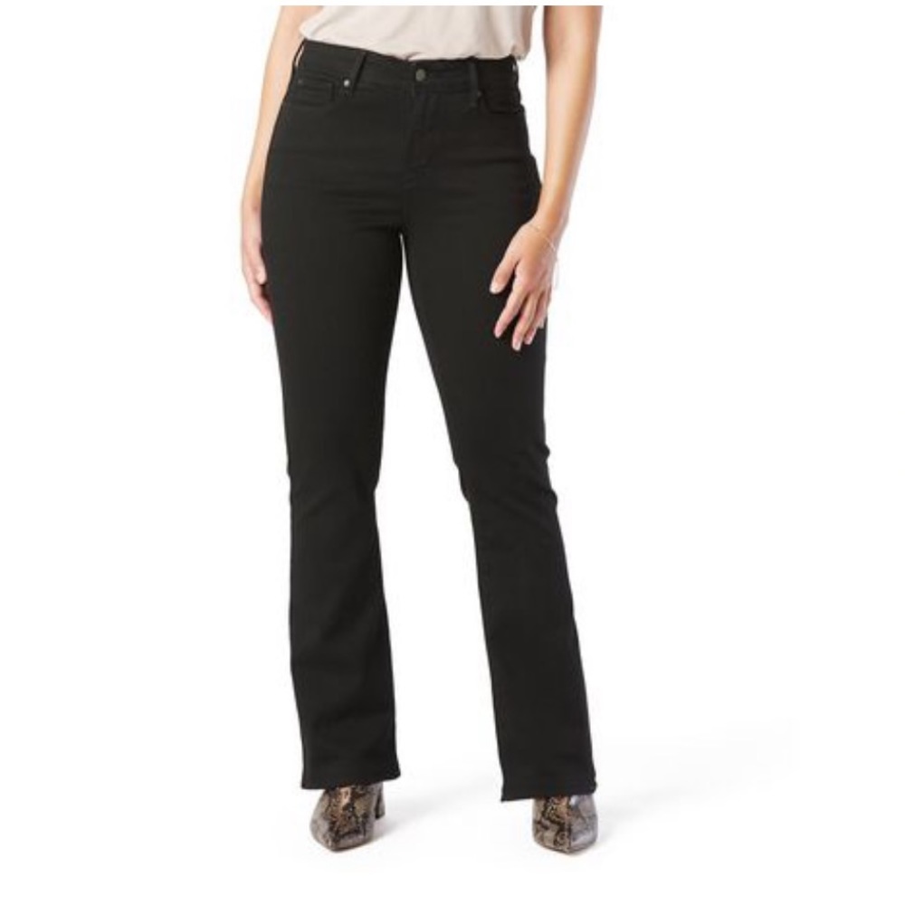 Signature Levi Mid-Rise Bootcut